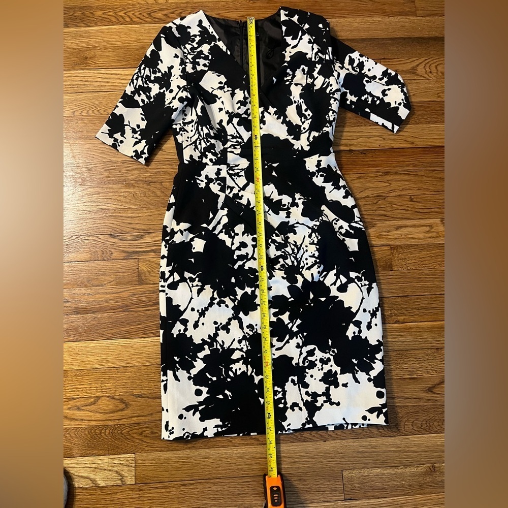 Saks Fifth Avenue Black and White Sheath Dress V-Neck 3/4 Sleeve